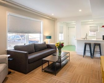 Little Mod Hotel at the University - Charlottesville - Living room
