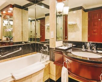 Lumire Hotel and Convention Center - Yakarta - Baño