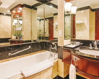Lumire Hotel and Convention Center - ג'קרטה - חדר רחצה