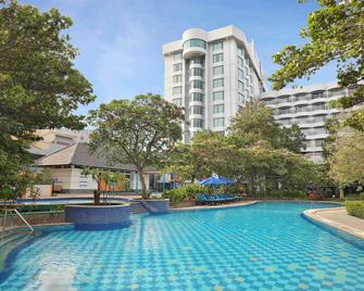 Mercure Convention Center Ancol - Jakarta - Pool
