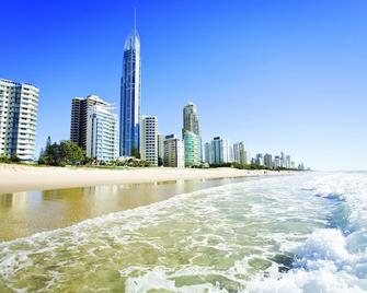 Holiday Holiday Crown Towers - Clear Island Waters - Pláž