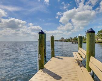 Walk to the Beach Longboat Key Resort Escape - Longboat Key