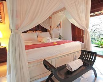 隠れた4ベッドルームジョグロヒストリカルホーム、ラージガーデン、ナチュラルエコリビング！ - Mengwi - 寝室