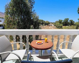 Finikas Santorini - Kamari - Balcony
