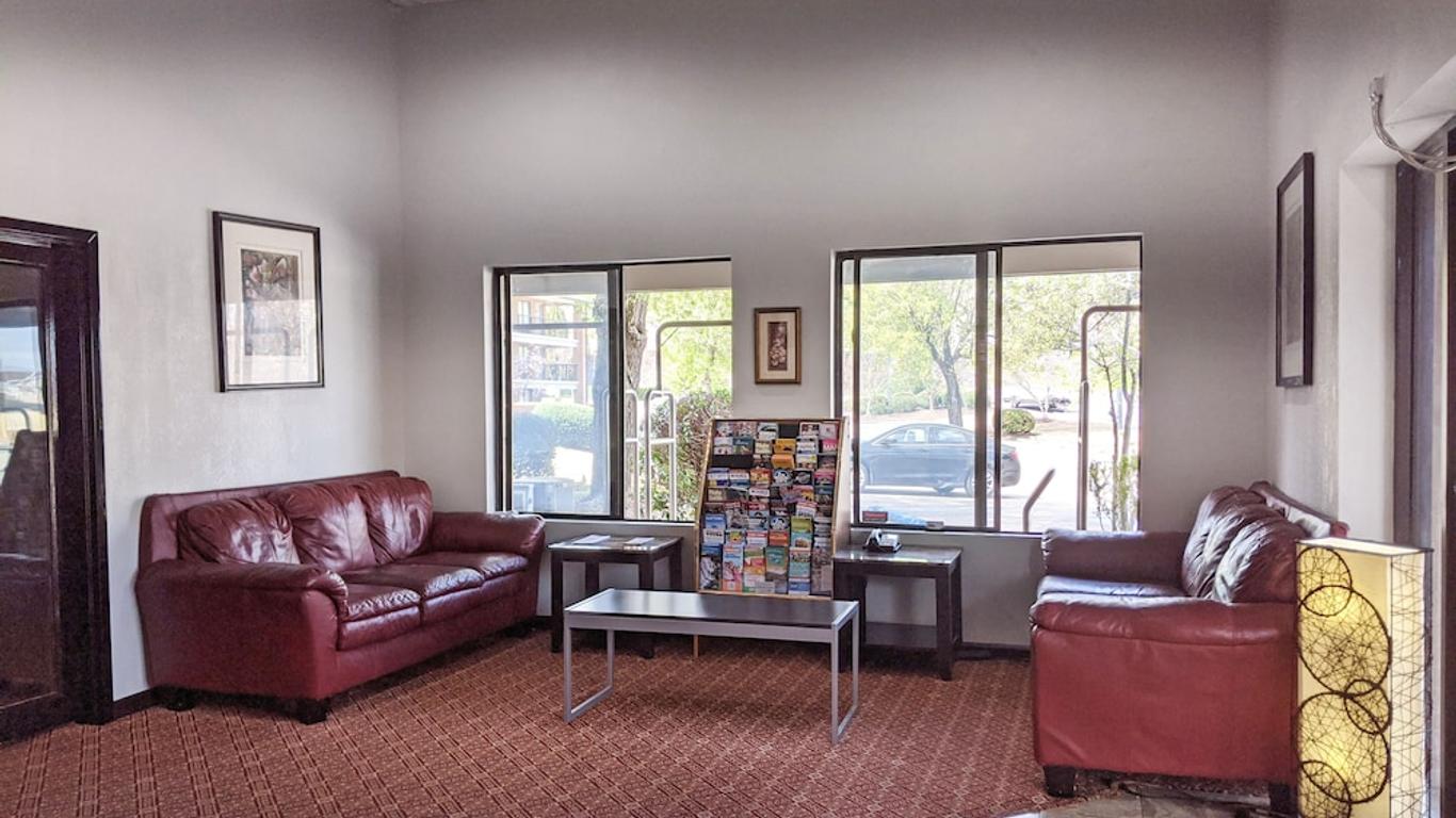 بريك لودج أتلانتا/نوركروس