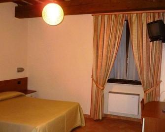 Hotel Santa Chiara - Sant'Angelo in Vado - Schlafzimmer