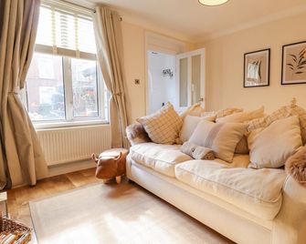 Children-friendly cottage with garden | Pet-friendly - Brough - Вітальня