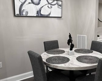 Charming Rowhome - Close to Fell's Point, Canton, Inner Harbor & Johns Hopkins - Baltimore - Comedor