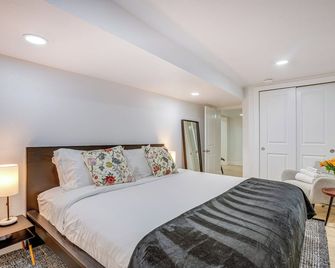 Wash Park Access: Denver Apt w/ Outdoor Dining! - Denver