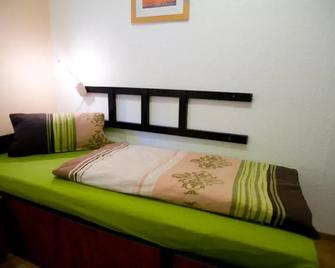 Zimmer Weiss - Altenstadt (Hessen) - Bedroom