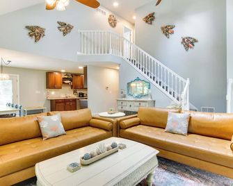 5 Mi to Beach: Family Gem w/ Deck in Rehoboth - Lewes - Salon