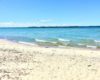 Elk Rapids Lakeshore Inn - Williamsburg - Playa