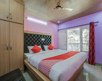 OYO Radha Homestay - Solan - Bedroom