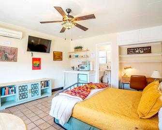 Historic Guesthouse 2 Blocks From The Uo - Tucson - Bedroom