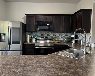 Sweet cozy 3-bedroom house in delightful downtown Montevallo - Montevallo - Cocina