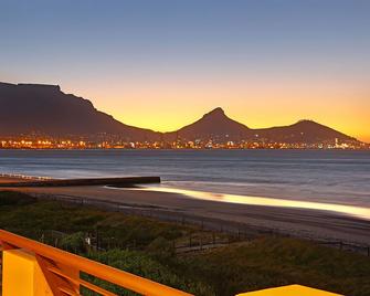 Cape Town Beachfront Apartments At Leisure Bay - Kapsztad - Budynek