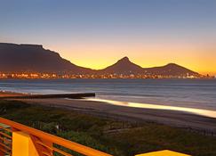 Cape Town Beachfront Apartments At Leisure Bay - Kapsztad - Budynek