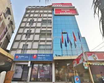 OYO 1635 Hotel Dash Continental - Vadodara - Edificio