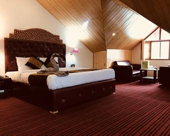 Hotel Hadimaba Palace - Manali - Bedroom