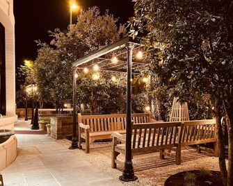 Gatsby Hotel - Adults Only - Small Luxury Hotel - by F-Hotels - בלנקנברג - פטיו