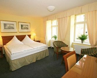 Deckerts Hotel Am Katharinenstift - Eisleben - Schlafzimmer