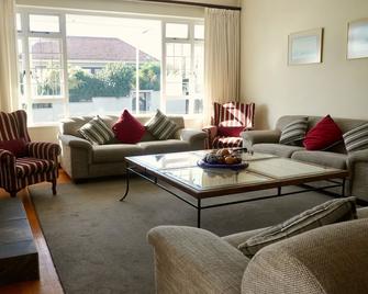 Sundown Manor Guest House - Kaapstad - Huiskamer