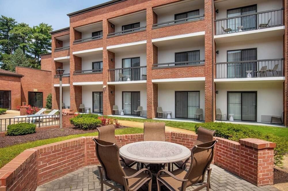 Near Gillette Stadium and Wrentham Village Premium Outlets, Pet-Friendly Stay! - Foxborough - Patio