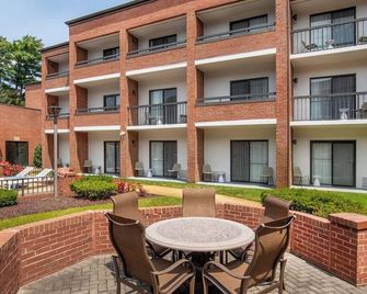 Near Gillette Stadium and Wrentham Village Premium Outlets, Pet-Friendly Stay! - Foxborough - Patio