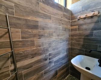 Charming Village House with Shared Heated Pool, Near Attractions, and Private Garden - Аржантон-сюр-Крез - Басейн