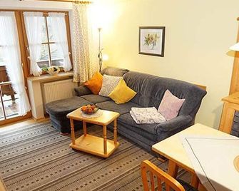 Ferienwohnung Rauschberg mit Herrlichem Bergblick - DEB 032 Pension mit Bergblick in Inzell - Inzell - Sala de estar