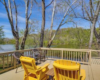 The River House! Quiet Retreat on Shenandoah River - Charles Town - Balcony