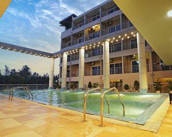Breej Hotel - Hābra - Pool