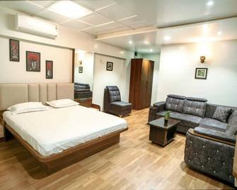 Sejal World Lodging - Sātāra - Bedroom