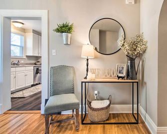 Charming Getaway, Walk to Windsor Lake and Downtown! - Windsor