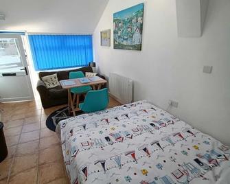 Charming 1-Bed Cottage in Mullion - Helston - Bedroom