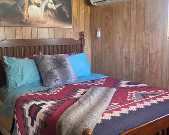 Quiet,, tranquil, nature, side by sideing , fishing, - Rupert - Bedroom