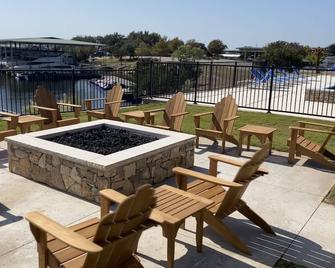 Breathtaking Top Floor 2br 2ba Condo Overlooking Possum Kingdom Lake & Marina - Graford - Balcón
