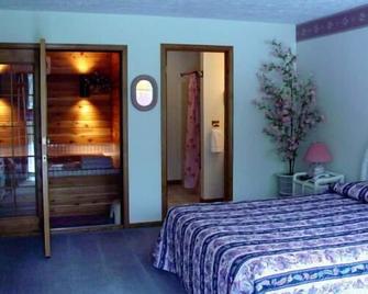 Woodland Motor Lodge - Grayling - Bedroom