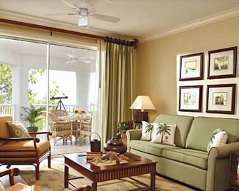 Oceanfront Resort, Thanksgiving Week, Infinity Pool, Hot Tub, Sleeps 6, Hyatt - Key West - Living room