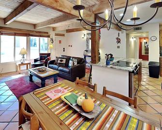 Artist Road - Santa Fe - Dining room