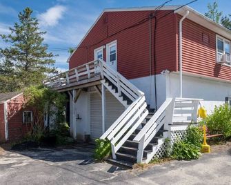 20 Stunning Acadia Lodge w/AC Open Hearth Inn - Trenton - Gebouw