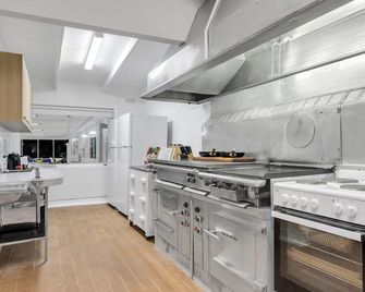 Space and Privacy near Airport, Groups Friendly - Bulla - Kitchen