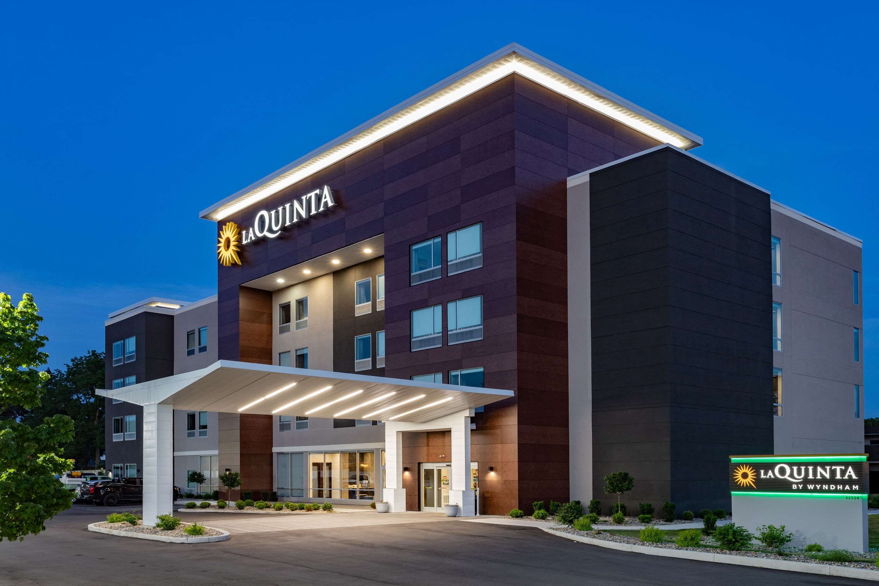 LaQuinta Suites by Wyndham South Bend Notre Dame Area - סאות' בנד - בניין