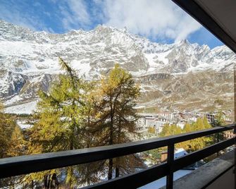 Apartment Breuil-Cervinia near Ski Lift - Breuil-Cervinia - Balcony