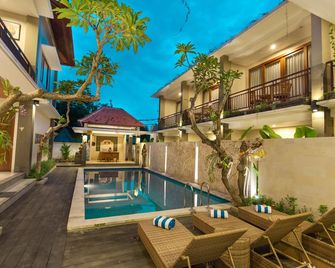 Jani's Place Cottage by Purely - Ubud - Pool