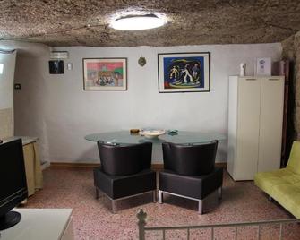 Camera Nella Roccia - Tropea - Dining room