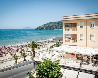 Hotel Villa Eleonora - Minturno - Balkon
