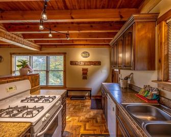 The Hideout near Snowshoe Resort - Marlinton - Cocina