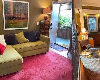 The 3 Dux - Santa Barbara - Living room