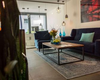 Suytes Business Studios - Heidelberg - Living room